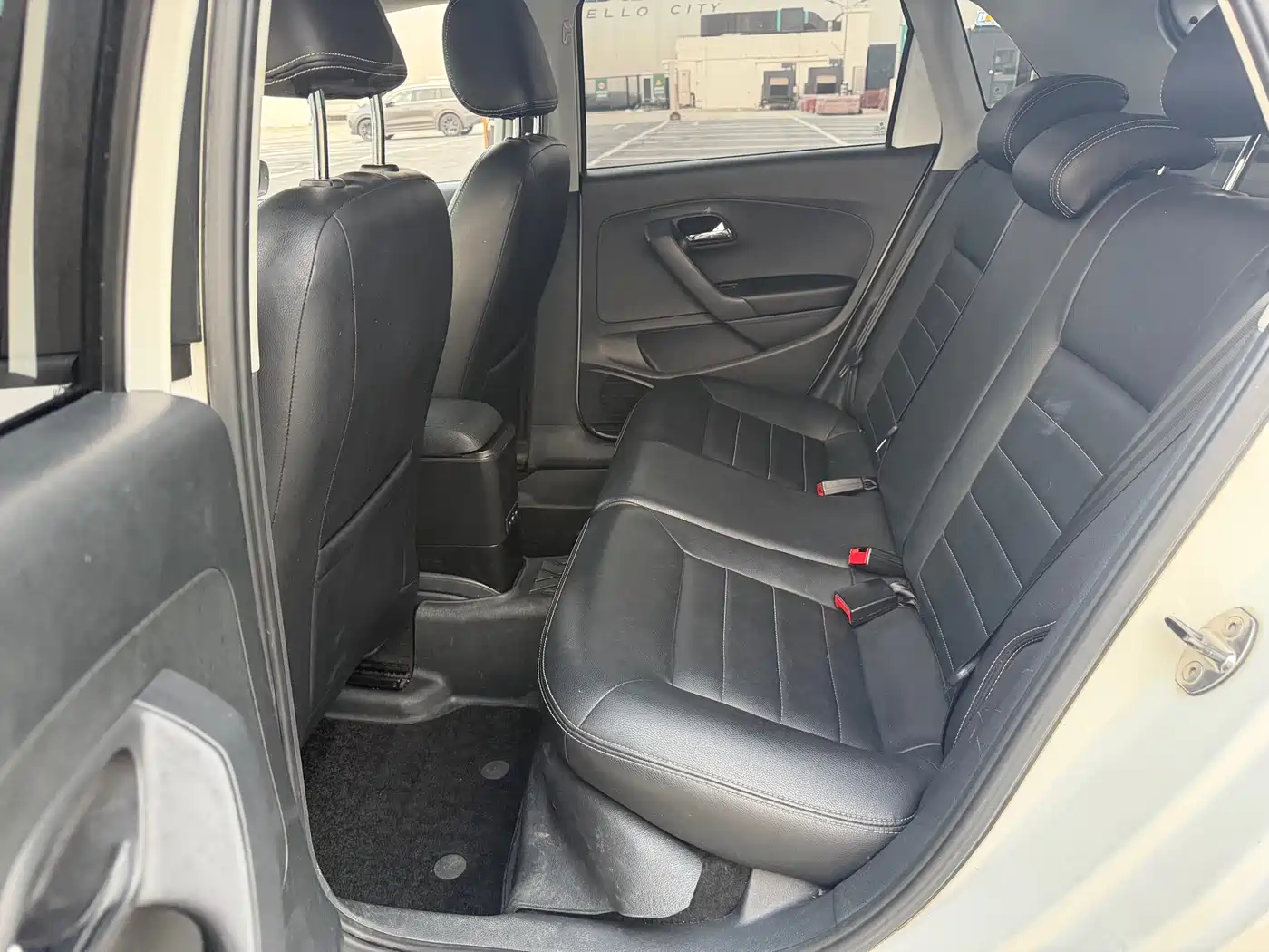 Volkswagen Polo 2016 1.6L Automatic Comfort фото 12