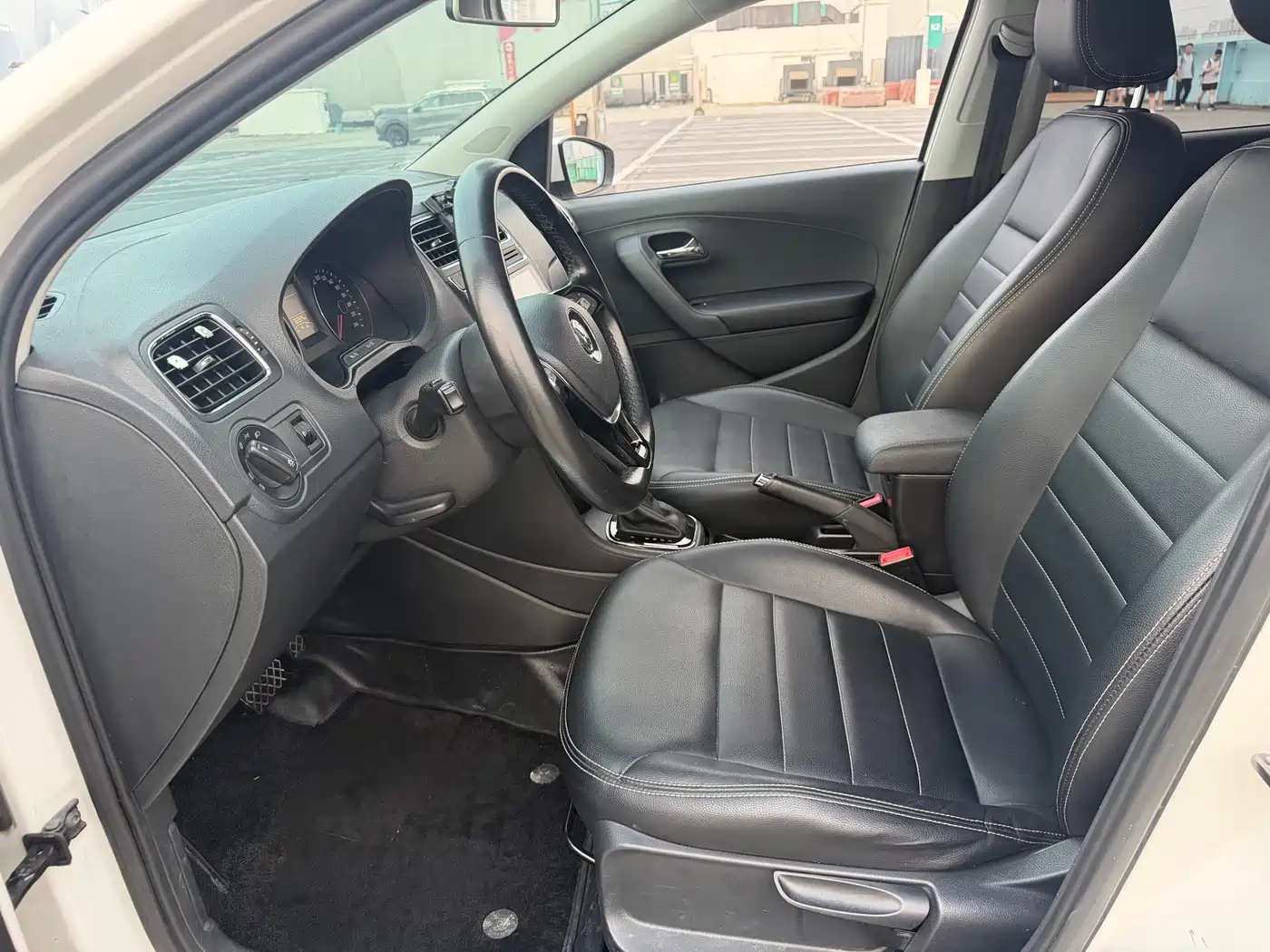 Volkswagen Polo 2016 1.6L Automatic Comfort фото 11