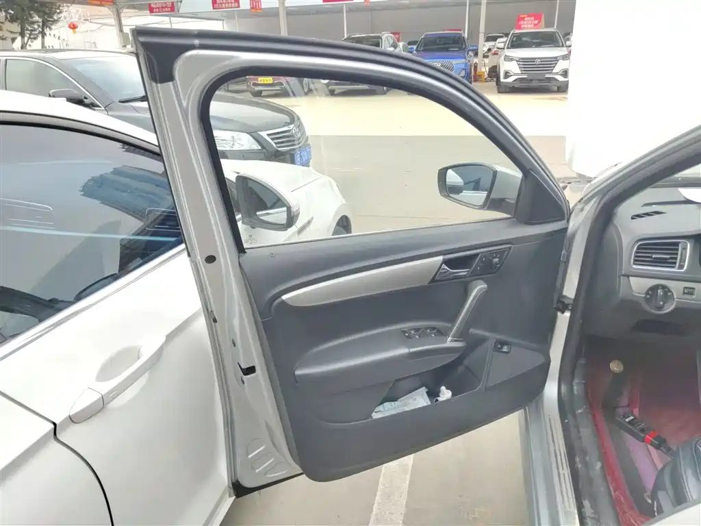 Volkswagen Lavida 2013 Facelift Classic 1.6L Automatic Comfort фото 21