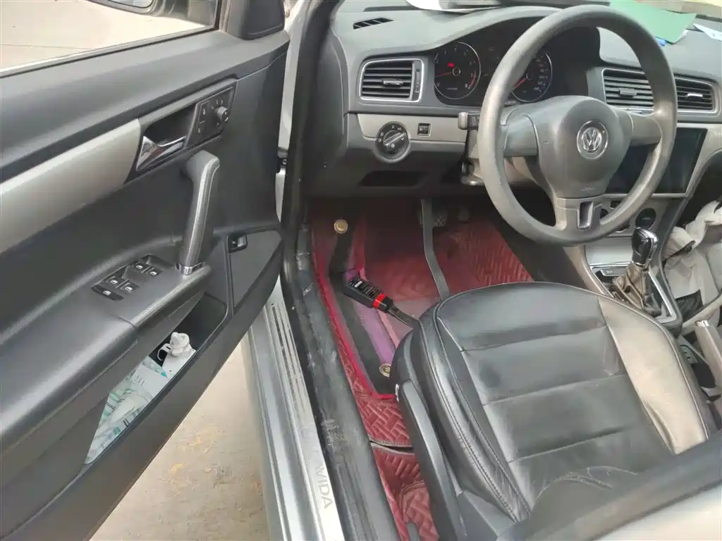 Volkswagen Lavida 2013 Facelift Classic 1.6L Automatic Comfort фото 13