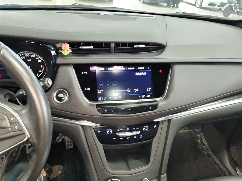 Cadillac XT5 2022 2.0T 2WD Luxury фото 13