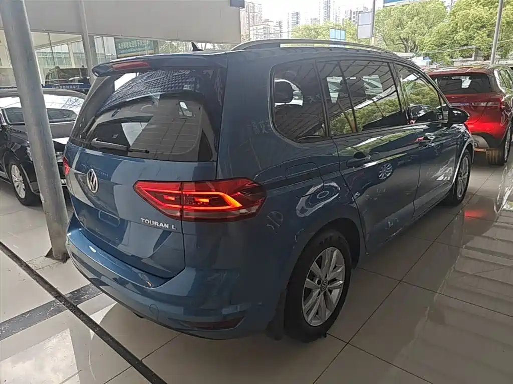 Volkswagen Touran 2018 Touran L 280TSI DSG Comfort 7-seater China V фото 7