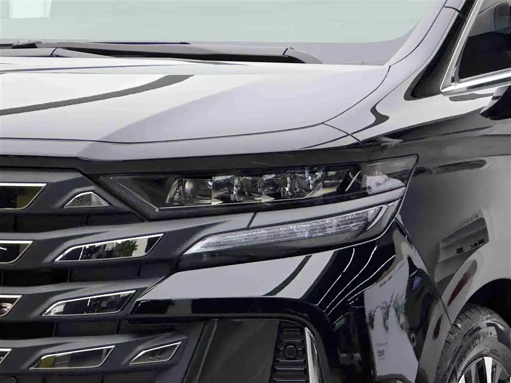 Toyota Vellfire 2024 Crown Hybrid 2.5L Executive Premium Edition фото 3