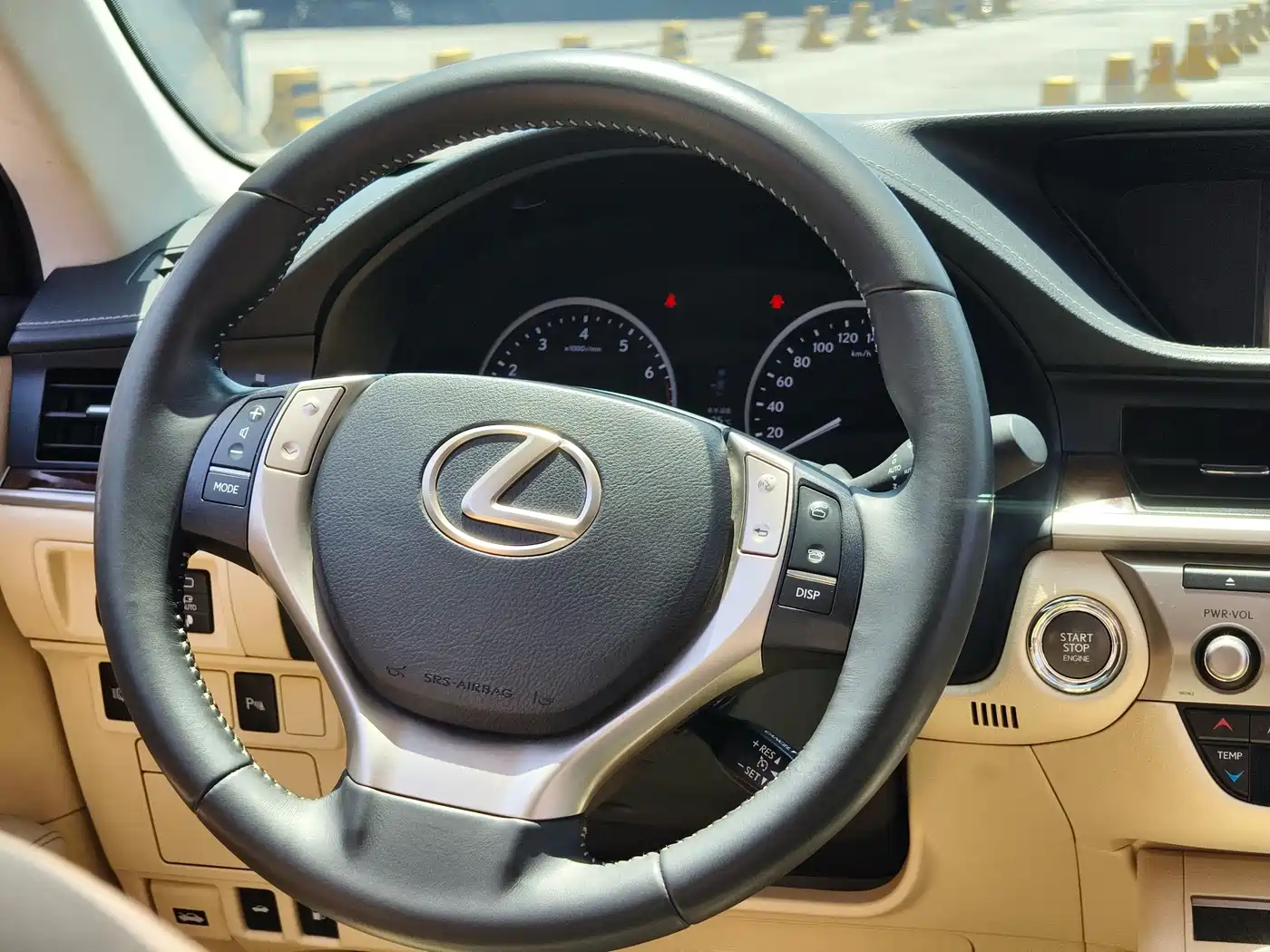 Photo 13 - Lexus ES