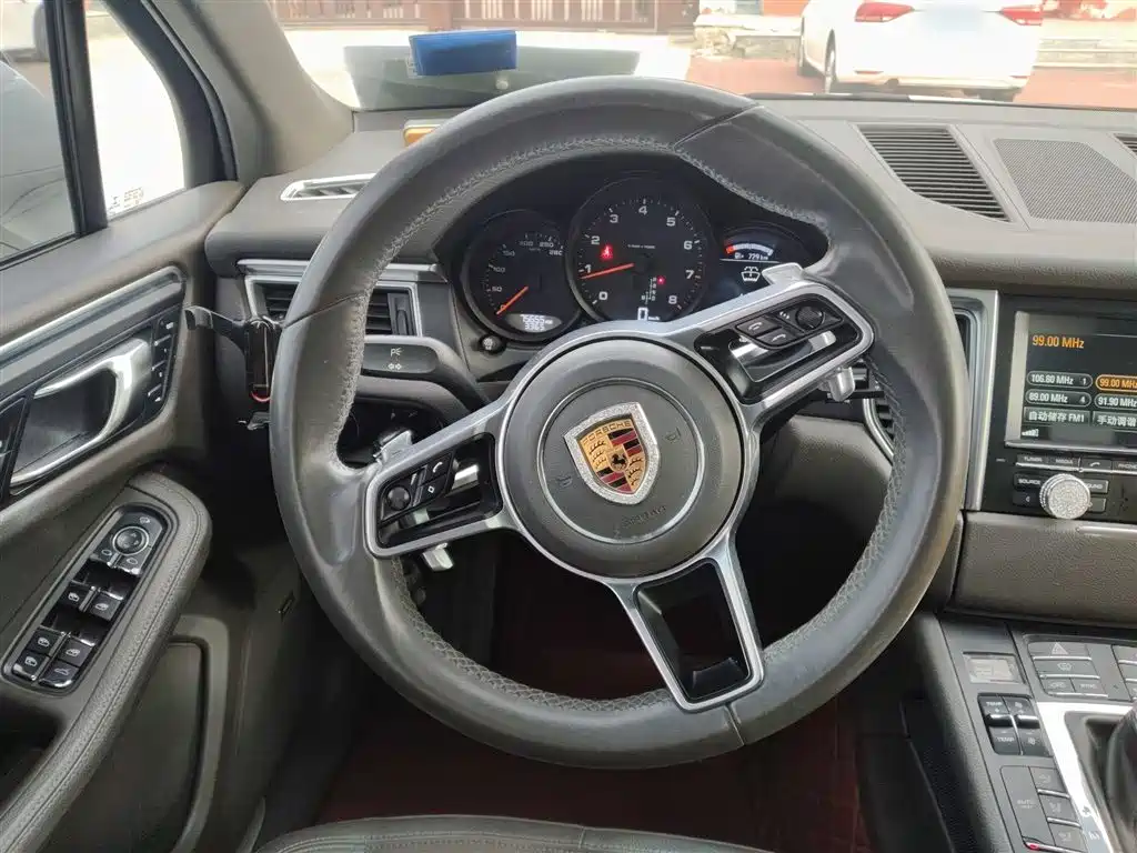 Porsche Macan 2016 Macan 2.0T фото 3