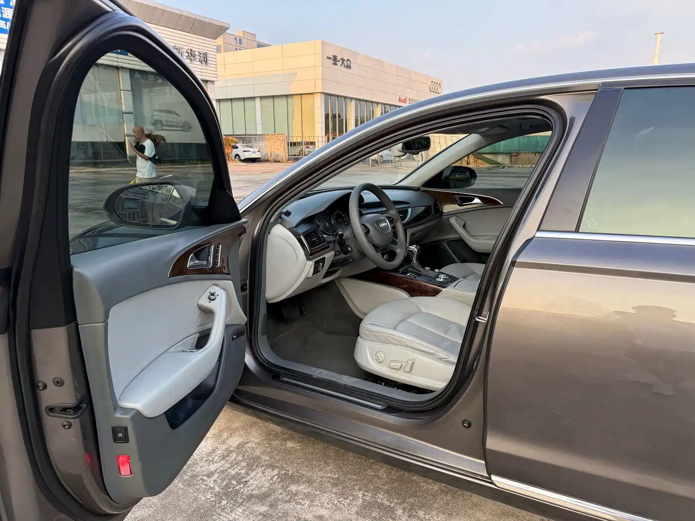 Photo 10 - Audi A6L