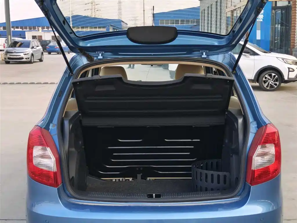 Škoda Fabia 2014 1.4L Automatic Crystal Spirit Edition фото 6