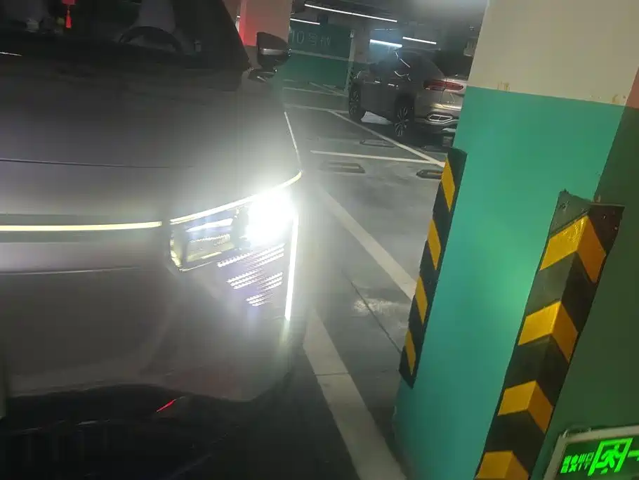HiPhi Y 2023 2023 560km Pioneer Edition