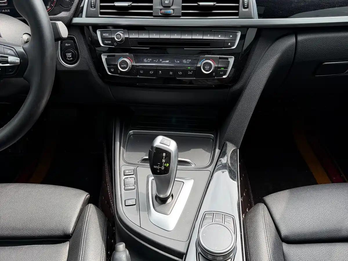 BMW 3 Series GT 2020 320i M Sport Package фото 12