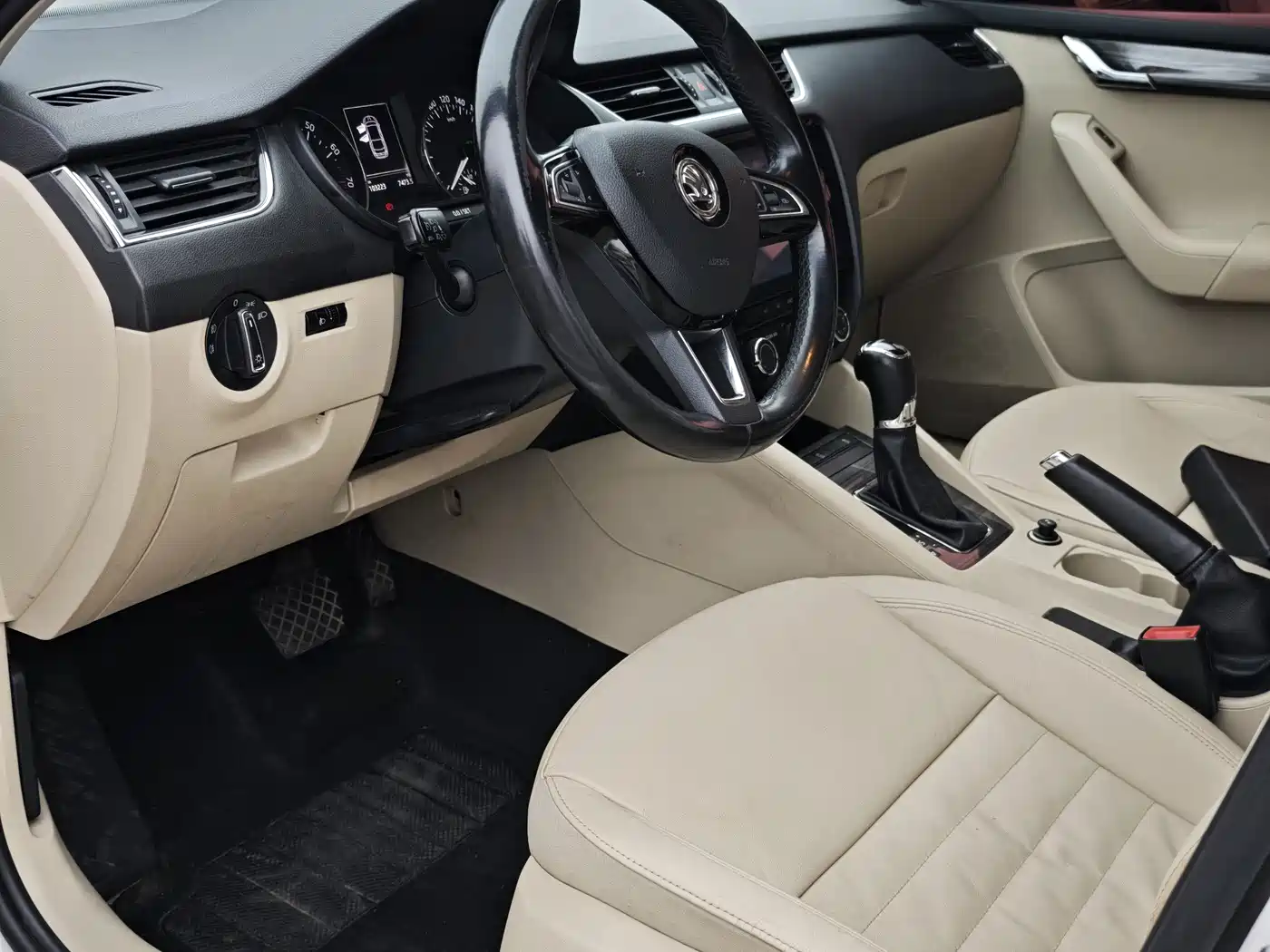 Škoda Octavia 2017 1.6L Automatic Smart Edition фото 6
