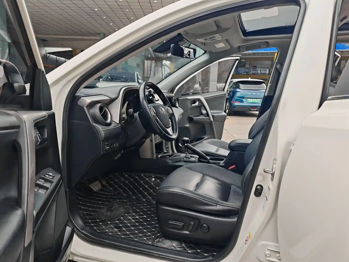Toyota RAV4 Rongfang 2016 2.5L Automatic 4WD Premium фото 7