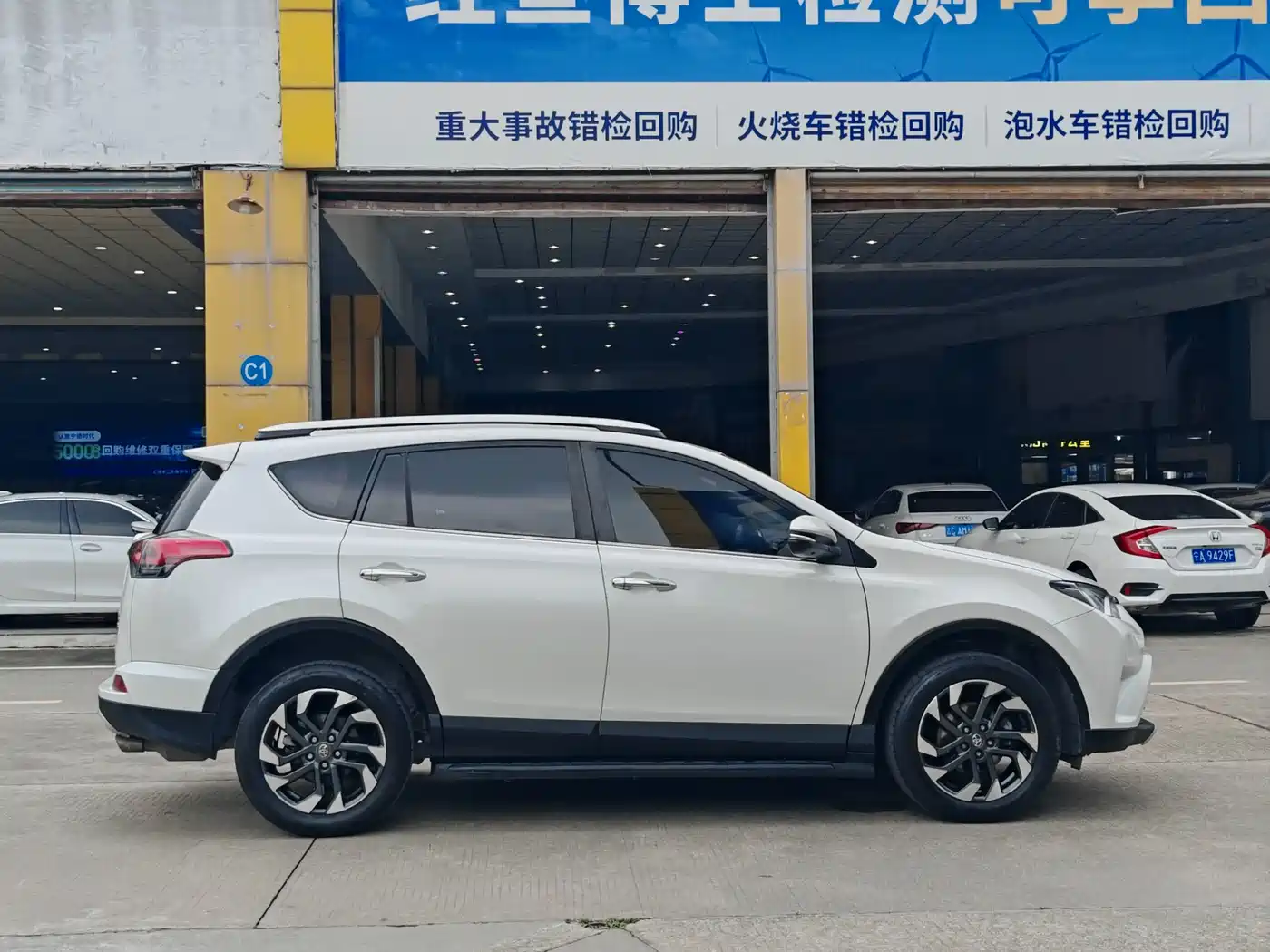 Toyota RAV4 Rongfang 2016 2.5L Automatic 4WD Premium фото 17