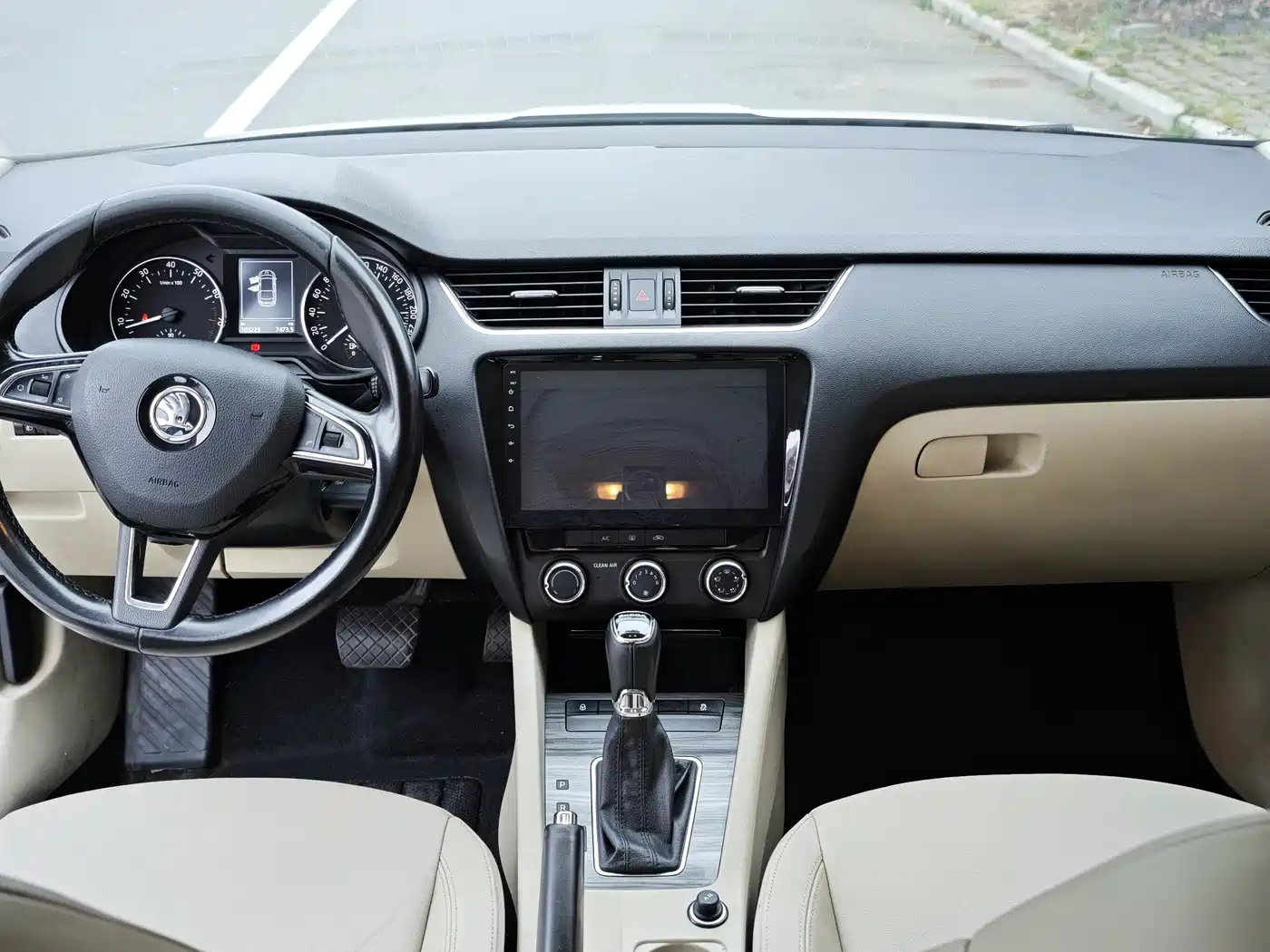 Škoda Octavia 2017 1.6L Automatic Smart Edition фото 8