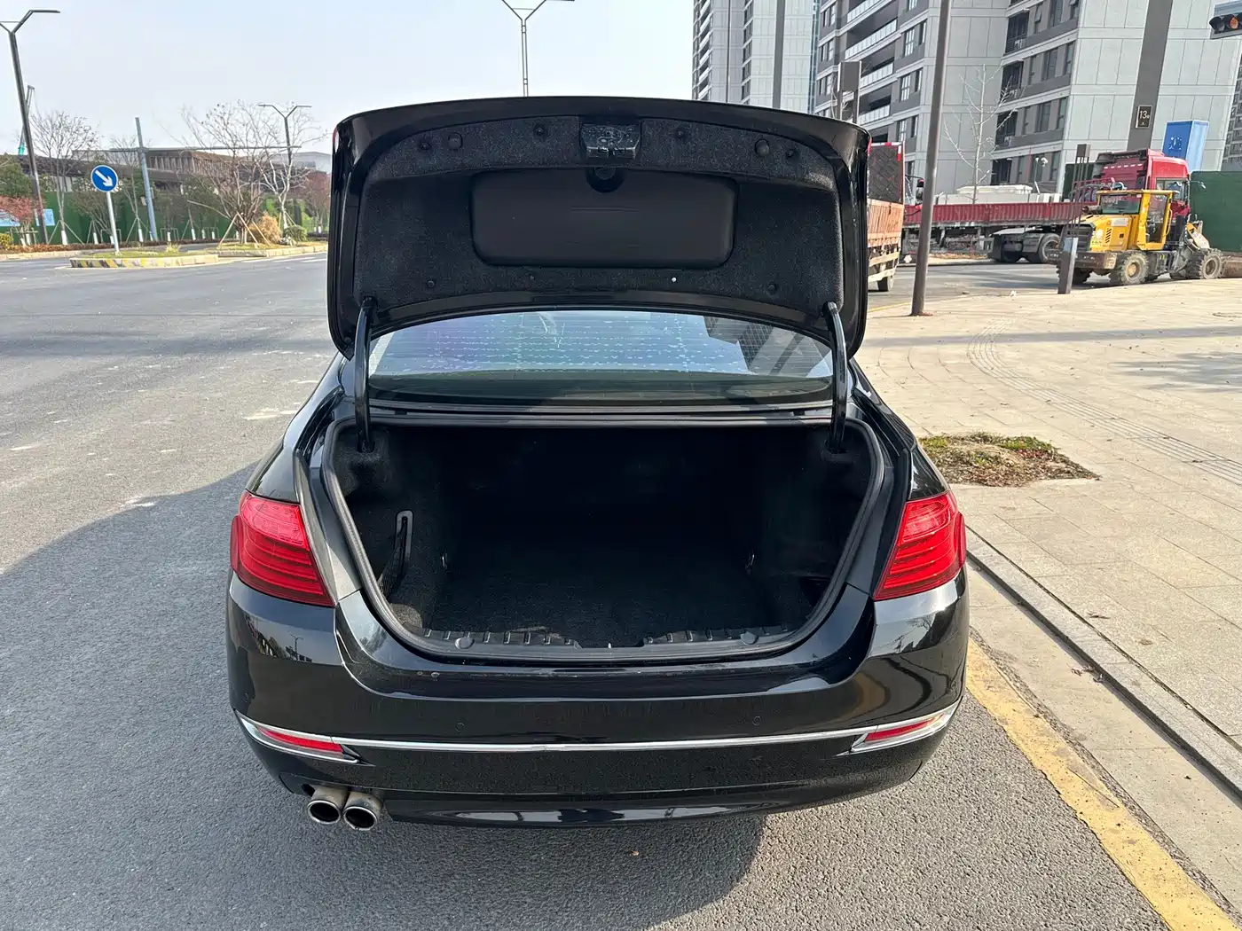 BMW 5 Series 2014 525Li Luxury Design Package фото 15