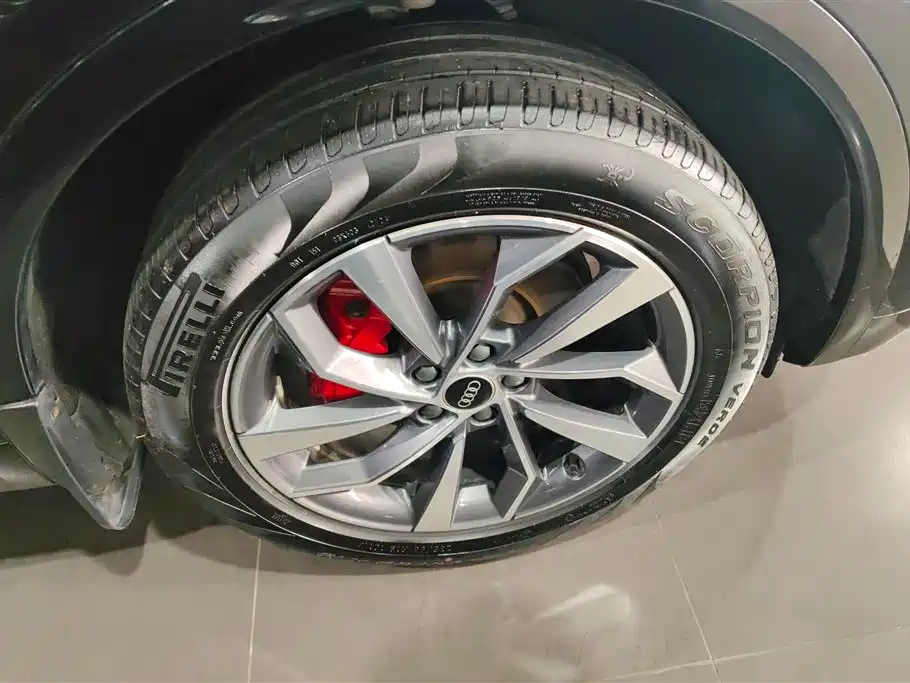 Audi Q5L 2024 Model 40 TFSI Luxury Dynamic фото 6