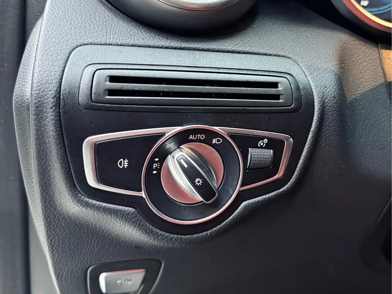 Mercedes-Benz GLC Coupe 2023 Model GLC 300 4MATIC Coupe SUV фото 28
