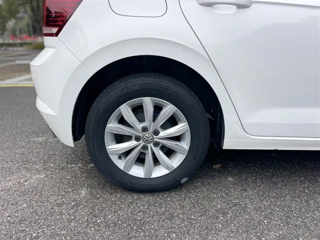 Volkswagen Polo 2019 Plus 1.5L Automatic Colorful Tech Edition фото 27