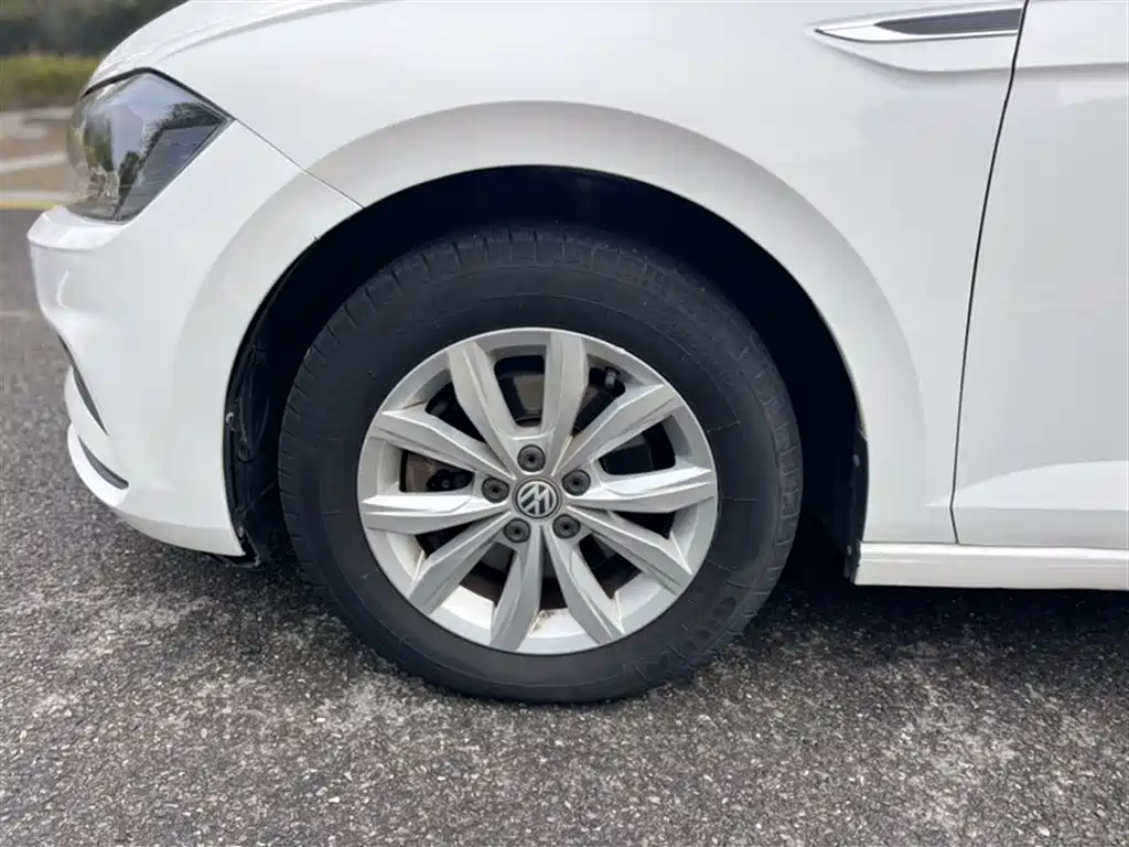Volkswagen Polo 2019 Plus 1.5L Automatic Colorful Tech Edition фото 28