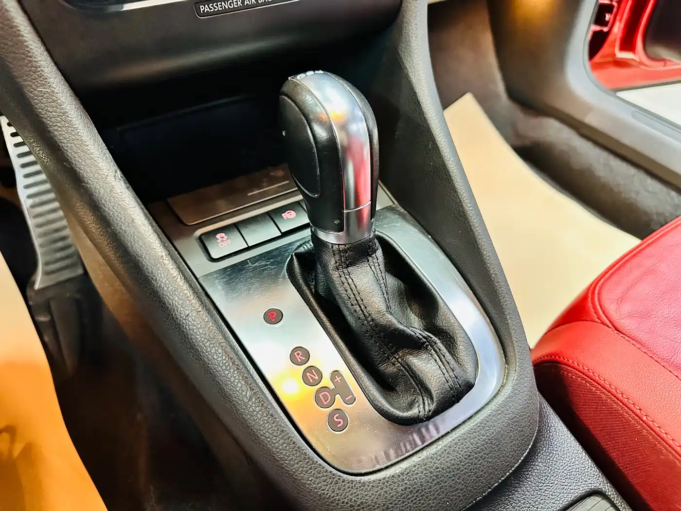 Volkswagen Golf (Import) 2012 1.4TSI Luxury Convertible Edition фото 14