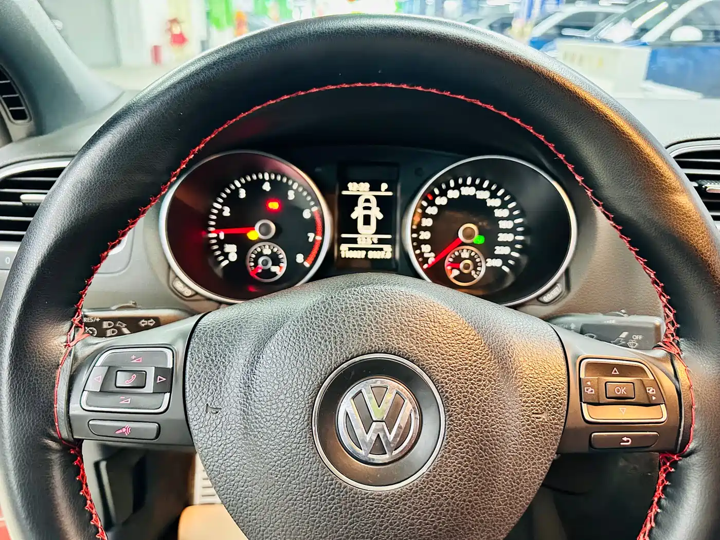 Volkswagen Golf (Import) 2012 1.4TSI Luxury Convertible Edition фото 13