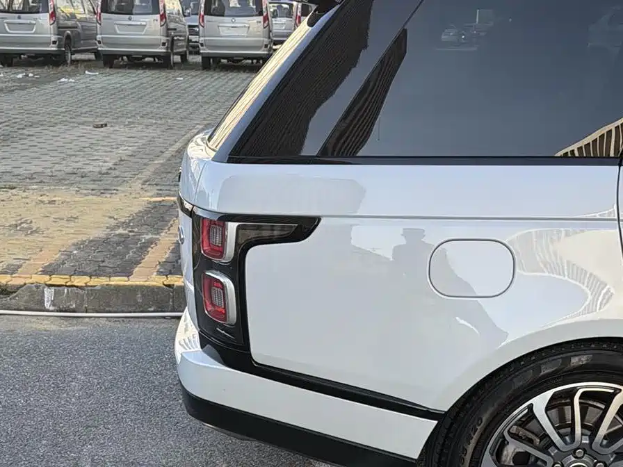 Land Rover Range Rover 2020 3.0 L6 Heritage Edition фото 4