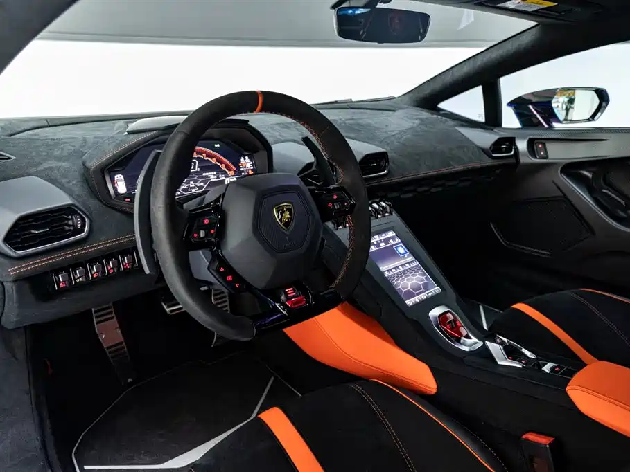 LAMBORGHINI HURACÁN