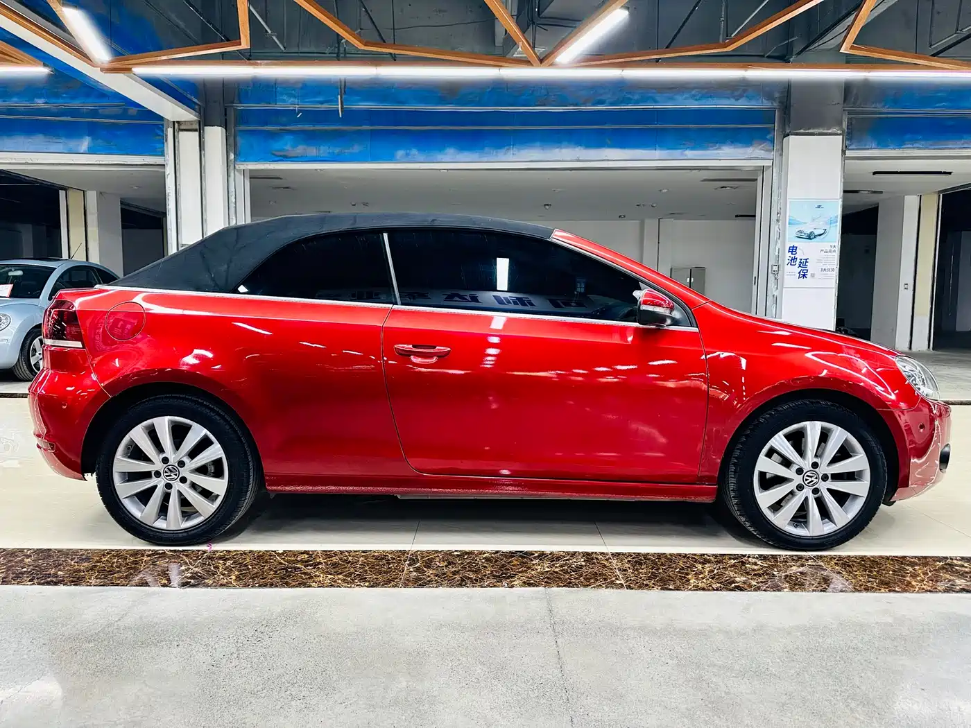 Volkswagen Golf (Import) 2012 1.4TSI Luxury Convertible Edition фото 36