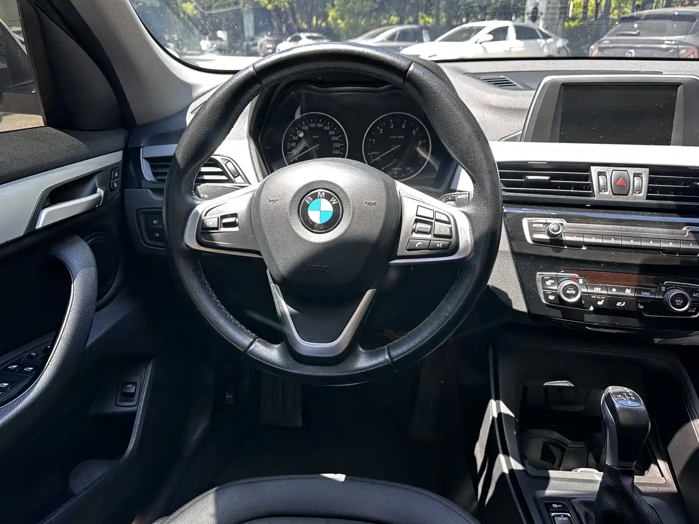 BMW X1 2016 sDrive18Li Premium Model фото 8