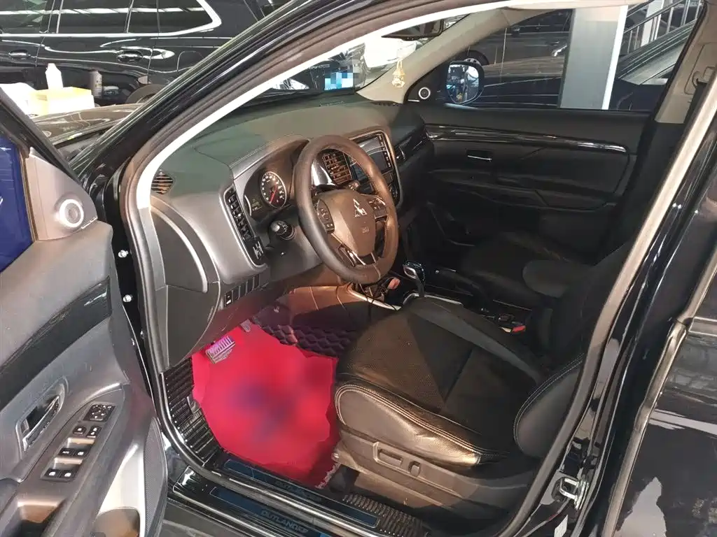 MITSUBISHI OUTLANDER