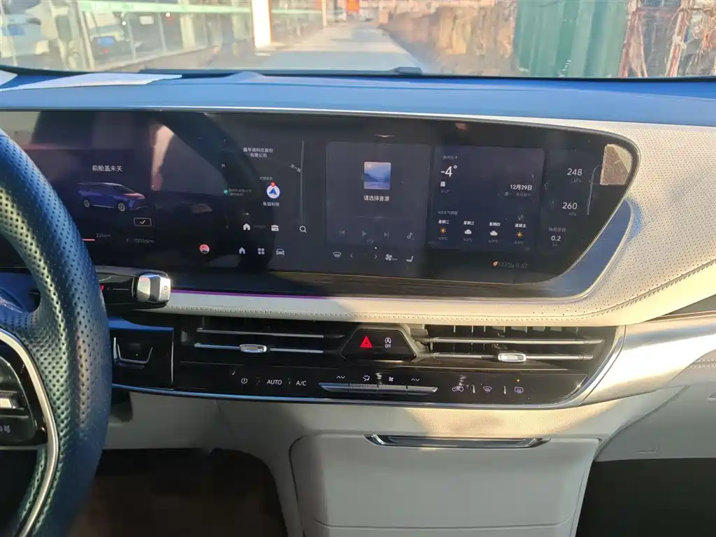 Buick Century 2023 2.0T 7-Seater World Edition фото 5