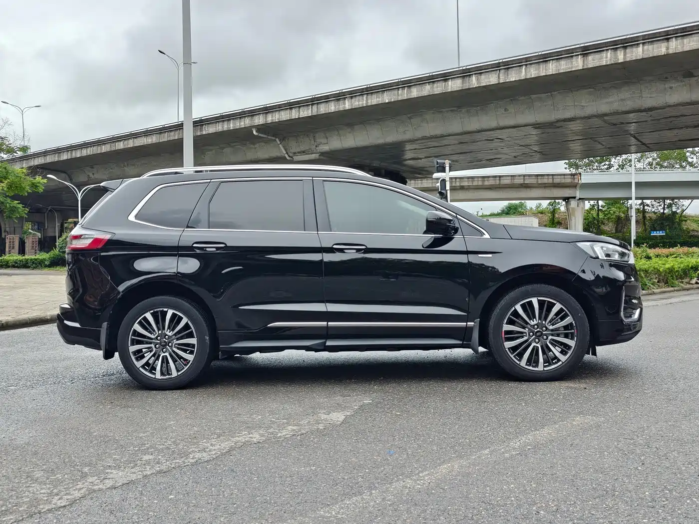 Фото 9 - Ford Edge