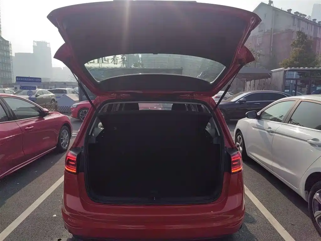 Volkswagen Golf Sportsvan 2016 230TSI Automatic Progressive фото 16