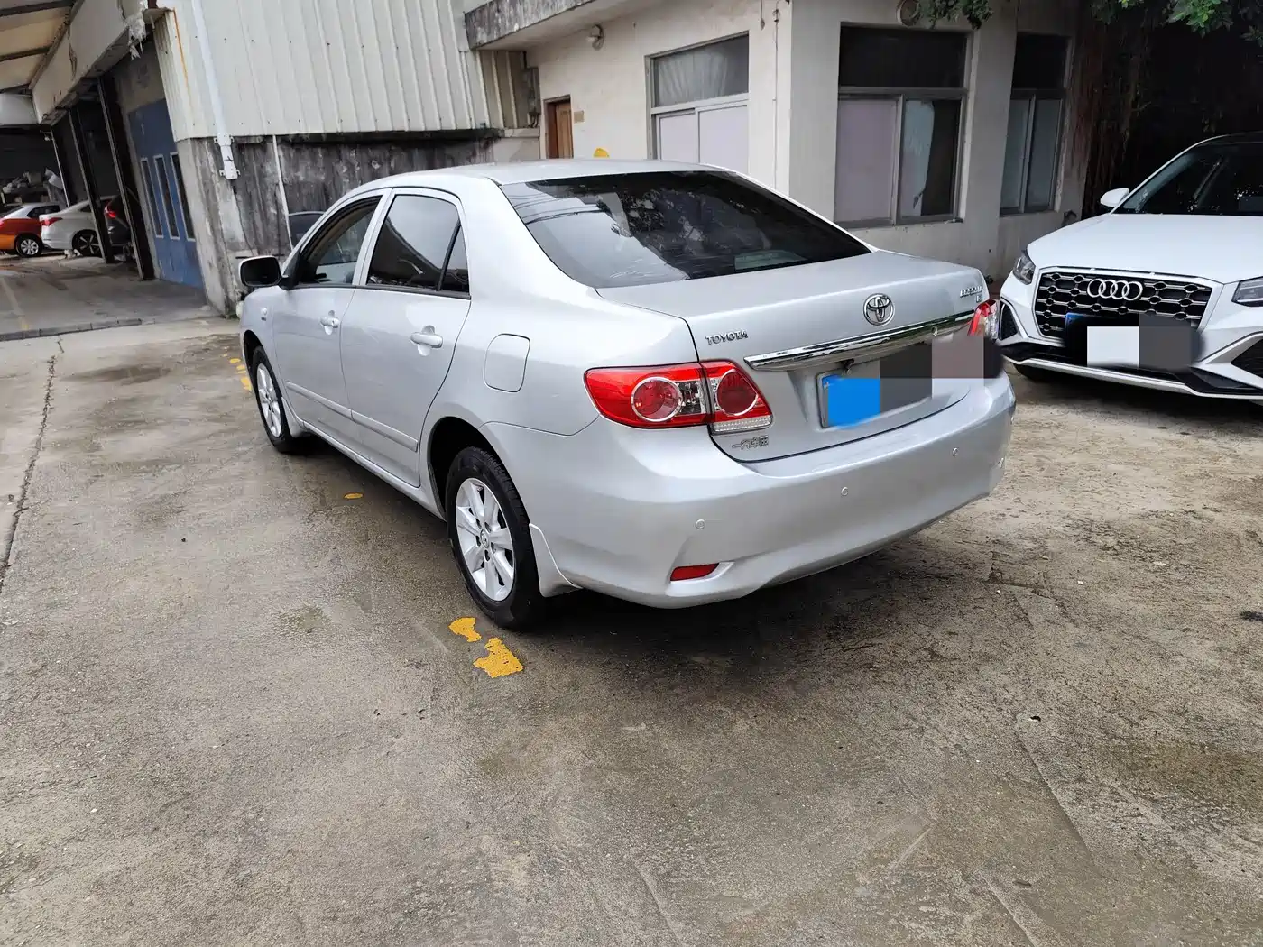 Фото 2 - Toyota Corolla