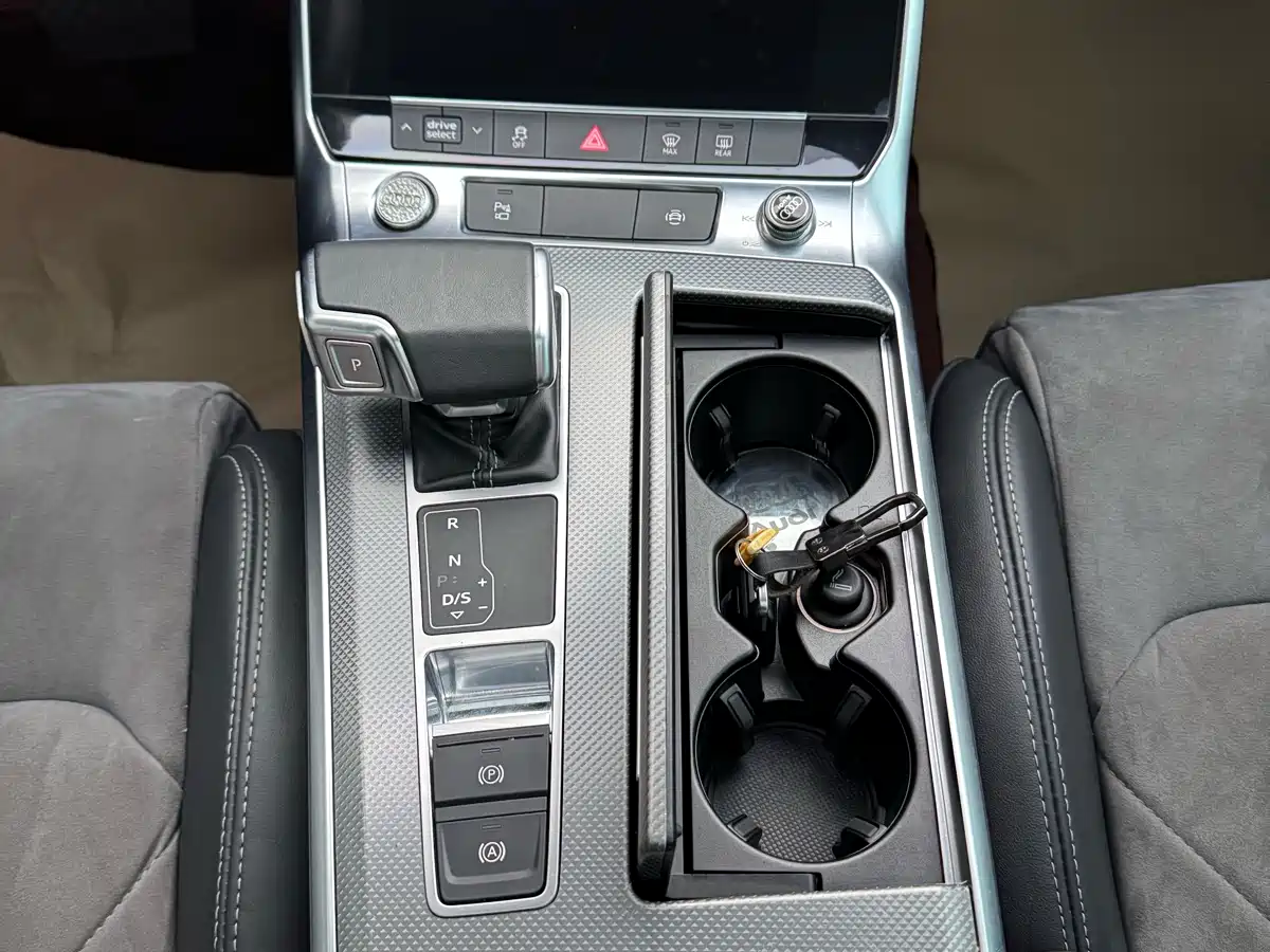 Audi A6L 2021 40 TFSI Luxury Sport фото 18