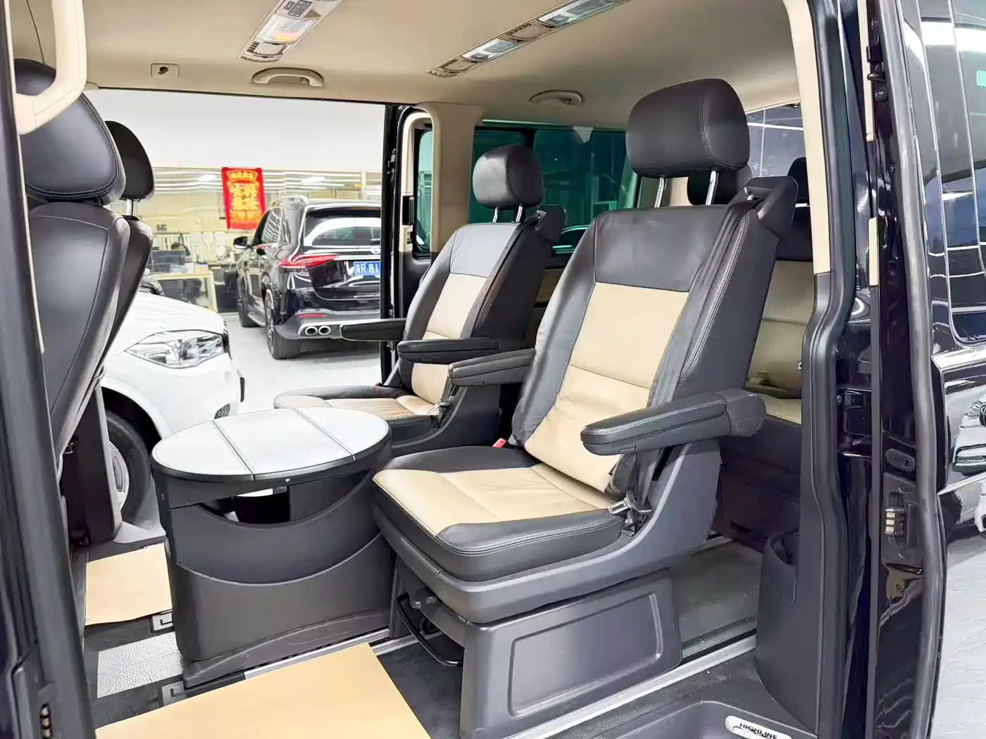 Photo 18 - Volkswagen Multivan