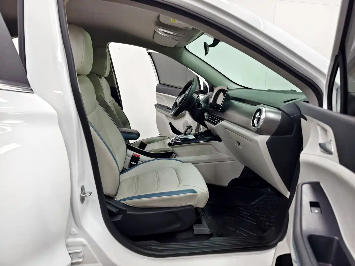 BYD Yuan Pro 2023 401KM Luxury фото 13