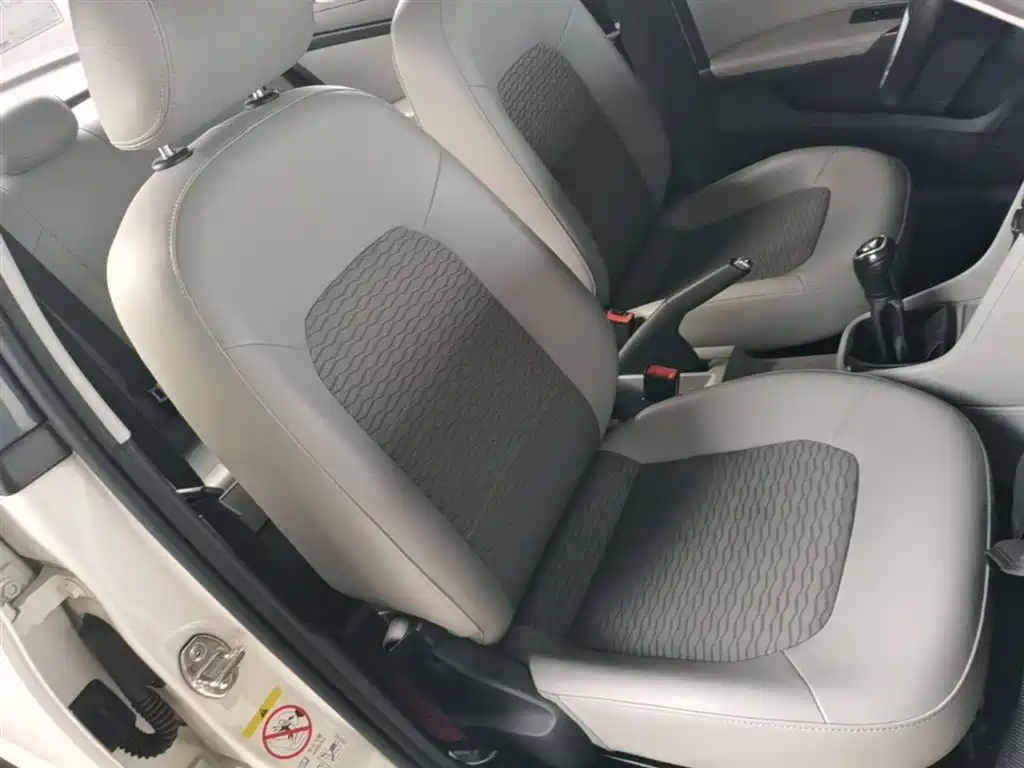 Škoda Rapid 2016 1.6L Manual Pioneer Edition фото 25