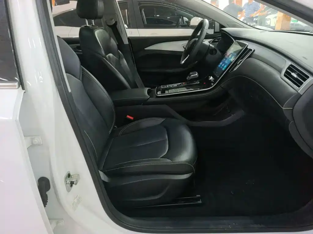 Фото 25 - Roewe i6 MAX EV