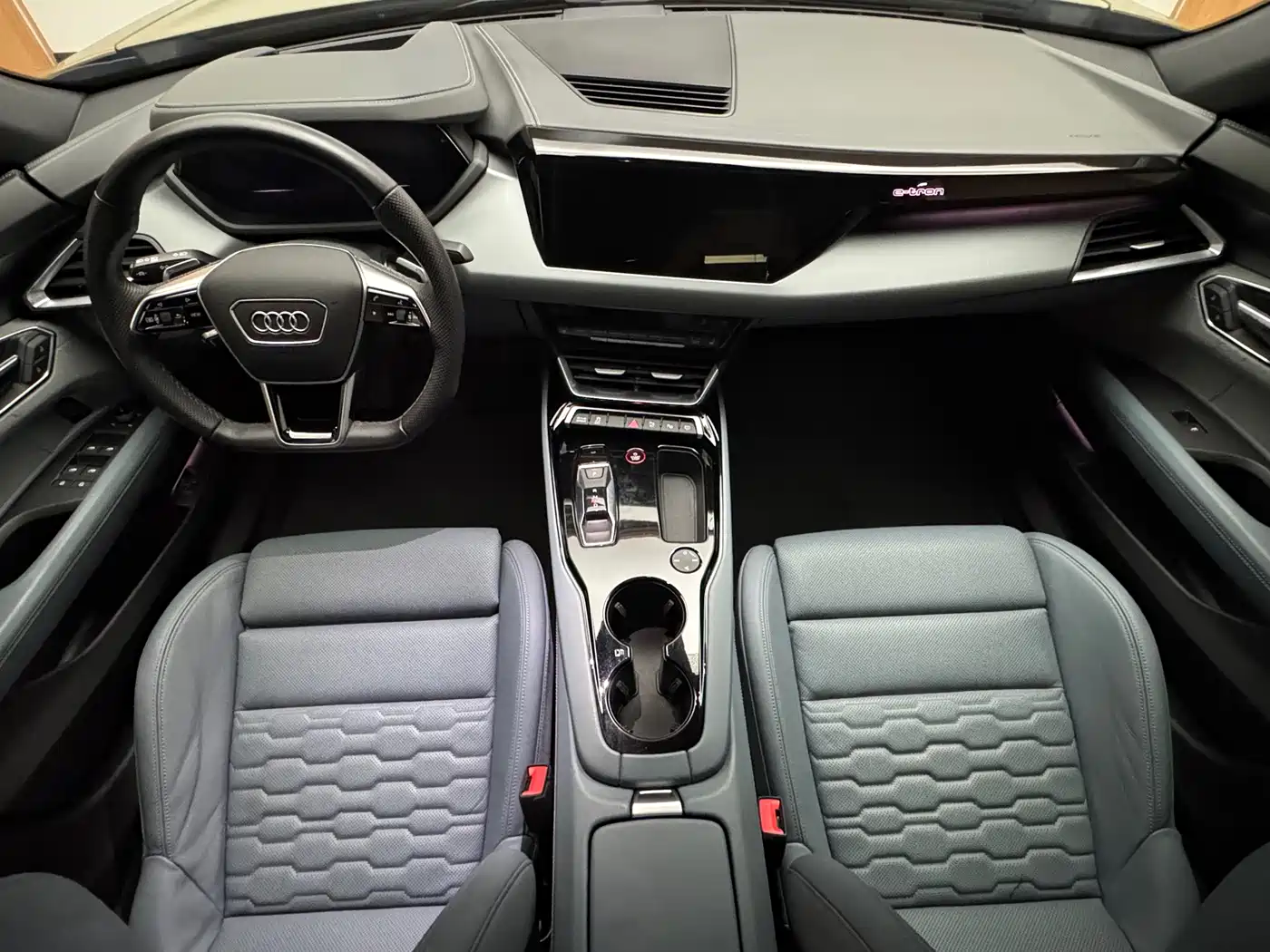 Audi e-tron GT 2024 2023 Base Model