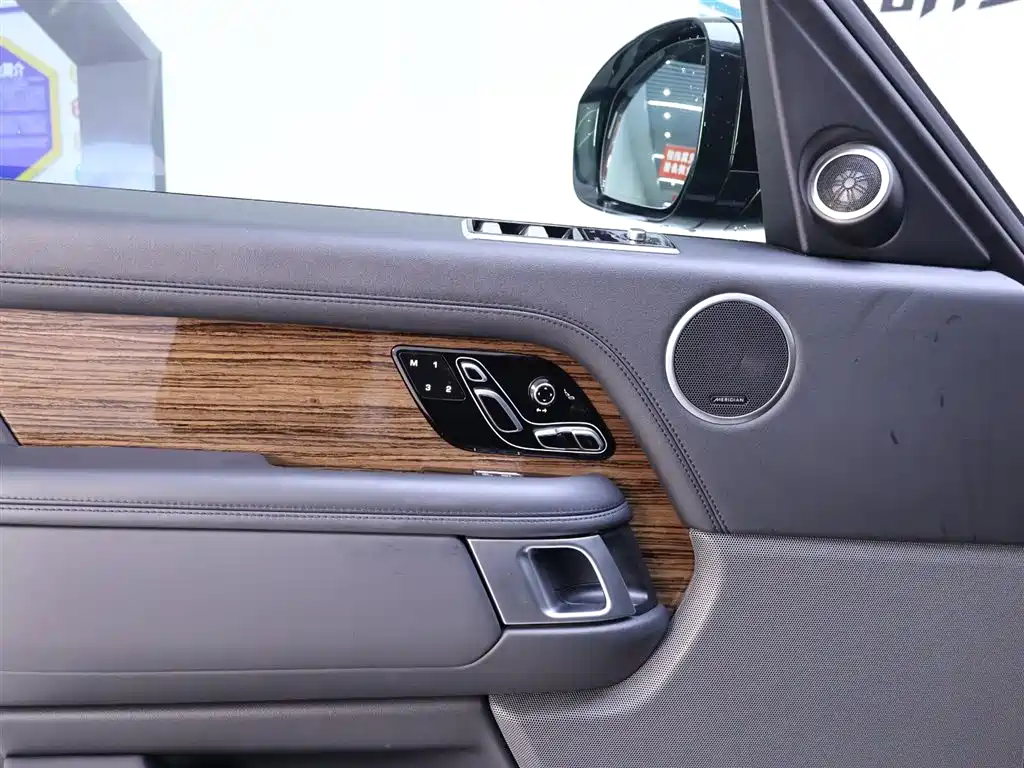 Land Rover Range Rover 2019 3.0 SC V6 Heritage Extended Edition фото 17