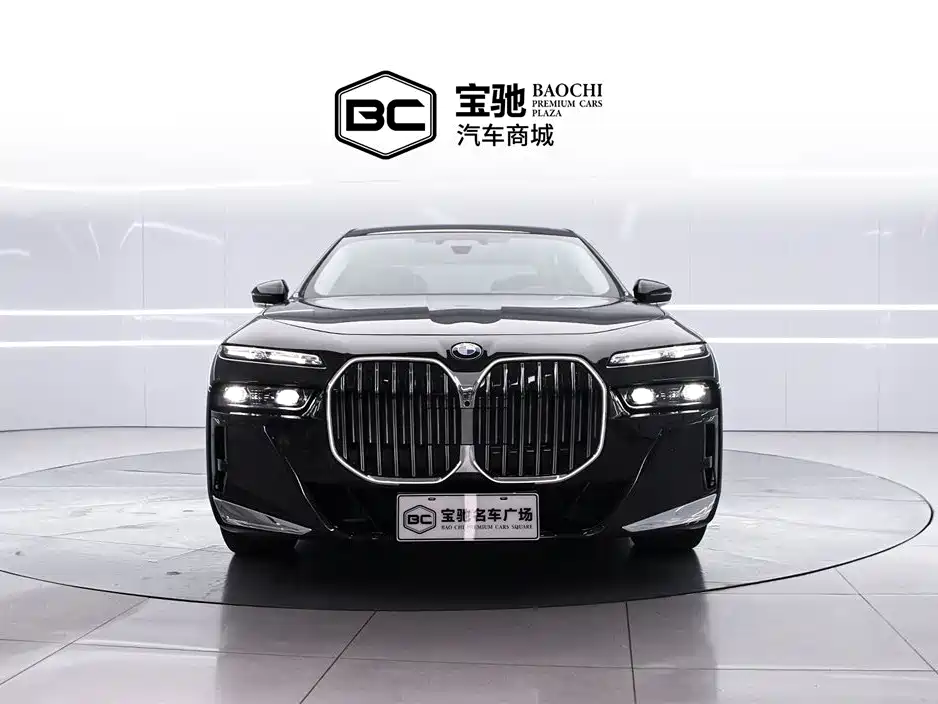 BMW 7 Series 2026 740Li Leading M Sport Package фото 2