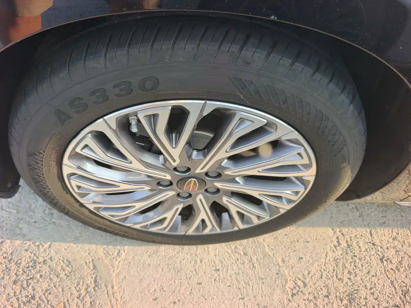 Фото 4 - Hongqi H5