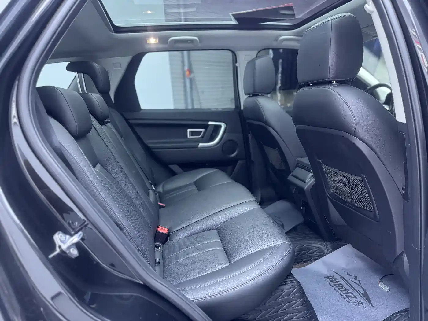 Land Rover Discovery Sport 2018 240PS SE Edition фото 10