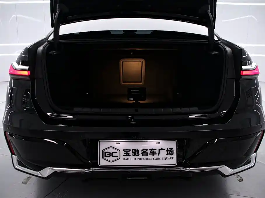 BMW 7 Series 2026 740Li Leading M Sport Package фото 15