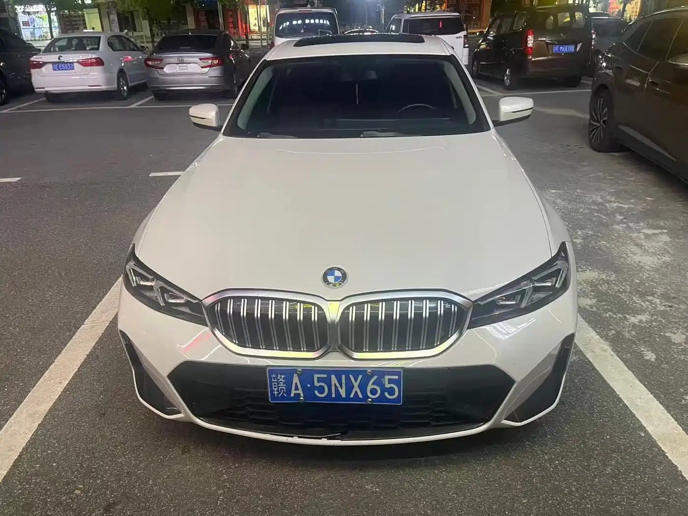 Photo 2 - BMW 3 Series