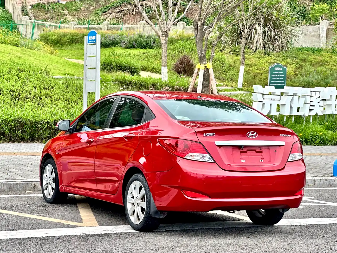 Hyundai Verna 2010 Sedan 1.4L Automatic Fashion GT фото 6