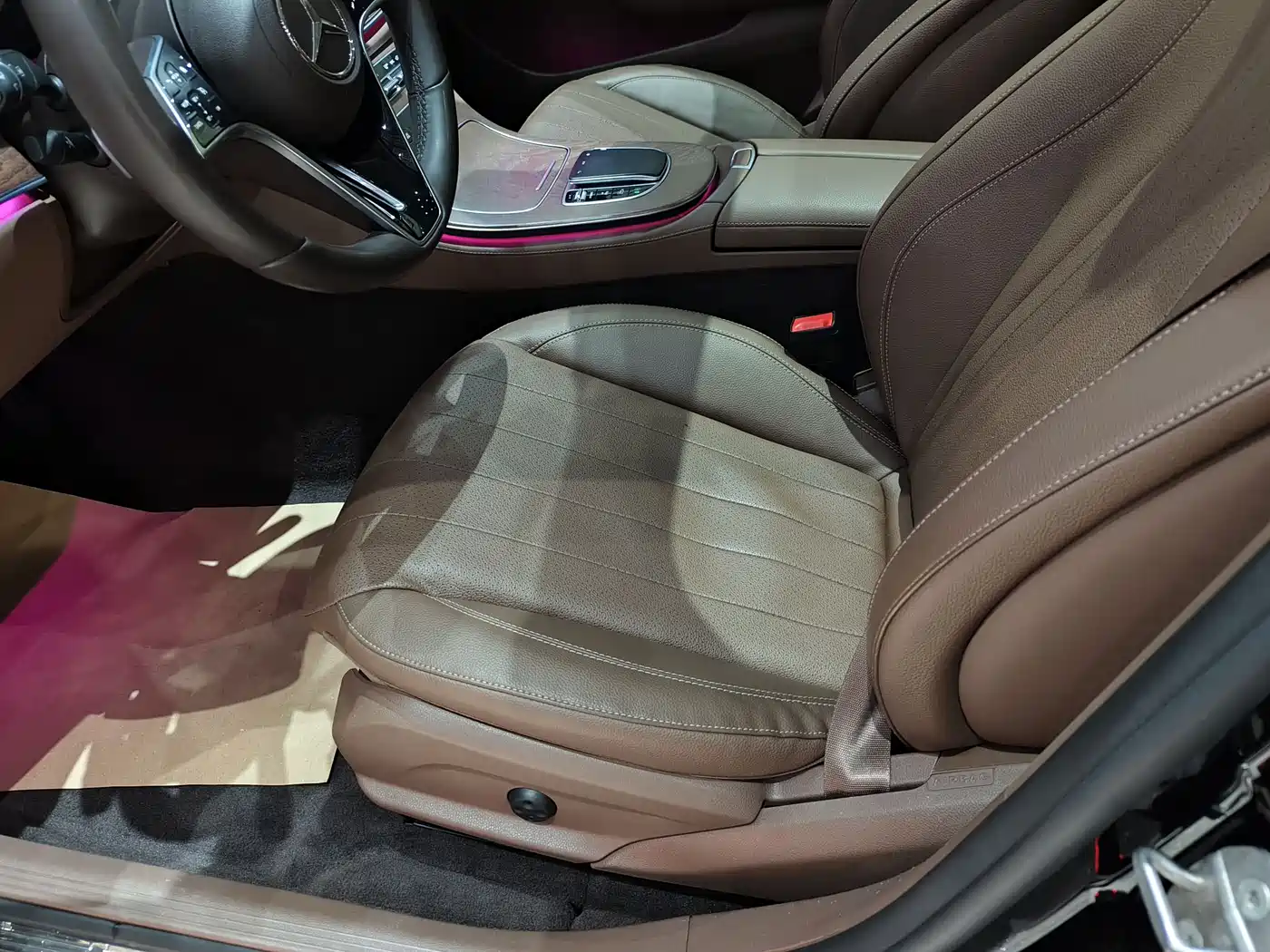 Mercedes-Benz E-Class 2022 E 300 L Luxury фото 5