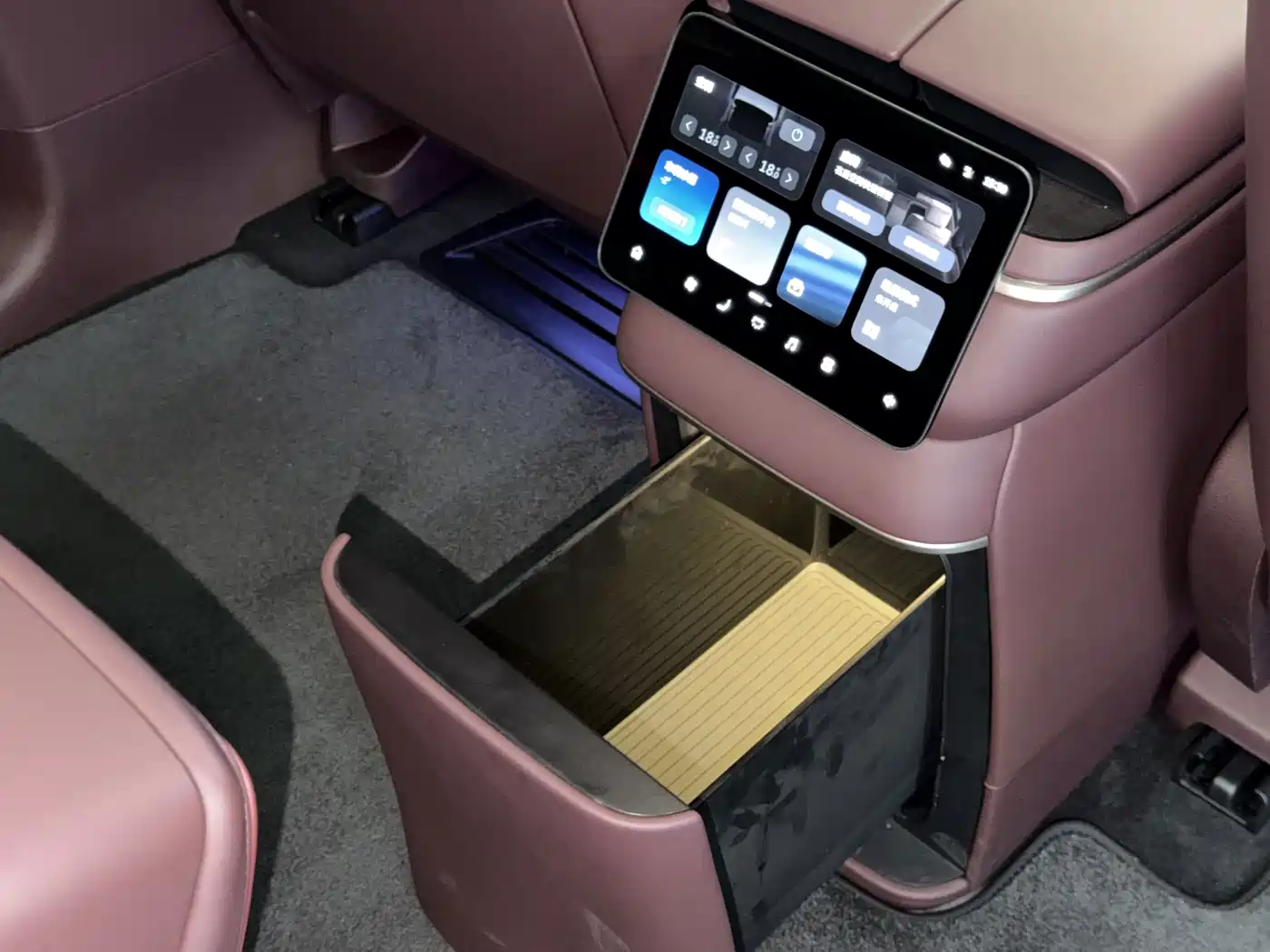 NIO ES8 2025 2025 Base Model 7-Seater