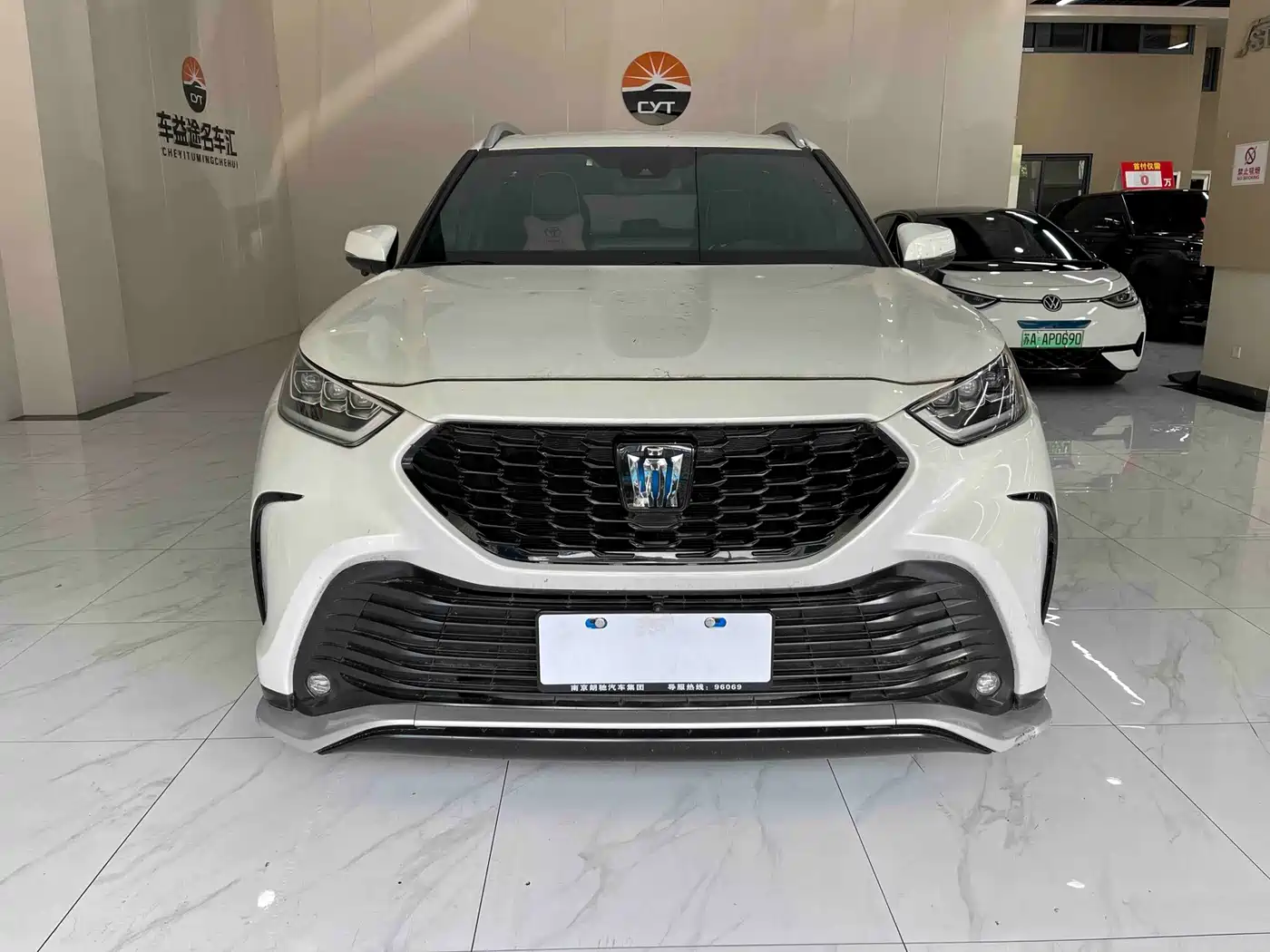 Фото 2 - Toyota Crown Kluger