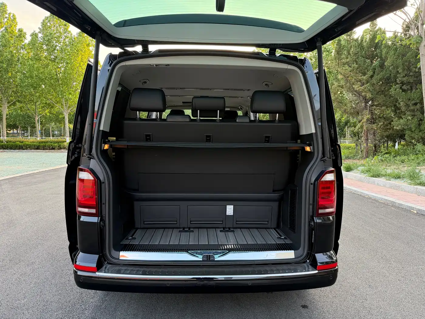 Volkswagen Multivan 2019 2.0TSI 4WD Premium 7-seater фото 22